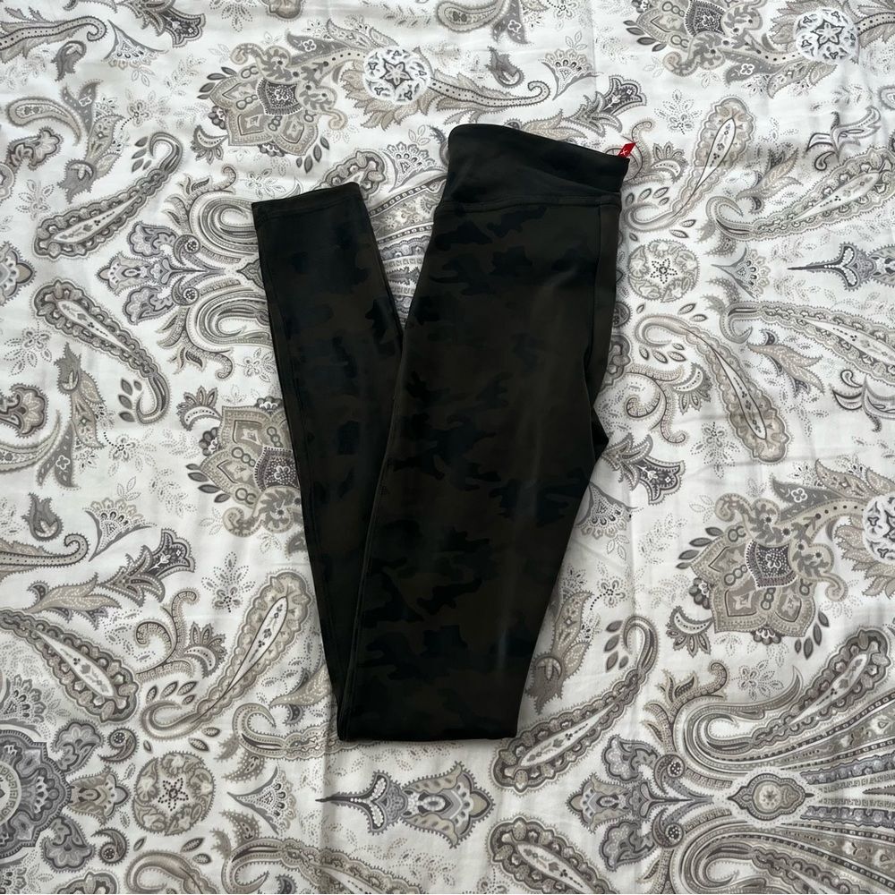 Spanx camo leggings size xsmall